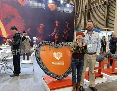Um reencontro caloroso com nossos clientes globais na exposição.